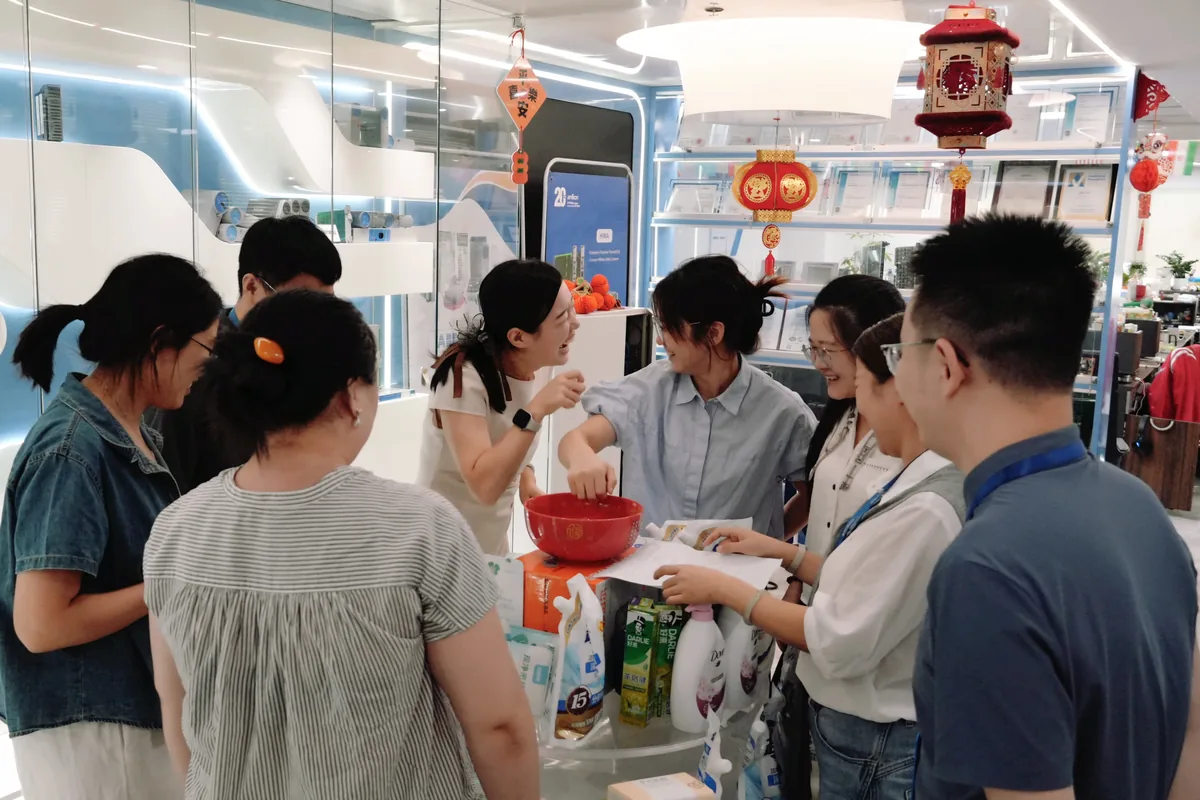 Apter Power colleagues enjoying the Mid-Autumn Bobing activity
